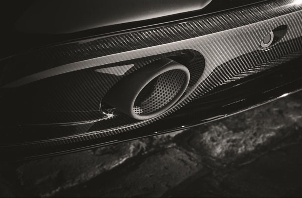  Aston Martin Vanquish Volante Carbon Edition 